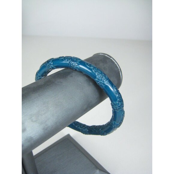 Vintage Blue Textured Floral Design Bangle Bracelet Approx 8 inch Inner Circumfe - Picture 6 of 6